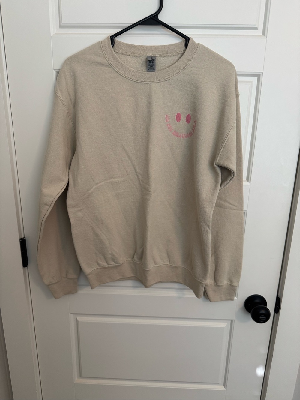 Gildan Beige Crewneck Sweatshirt with Pink Smiley